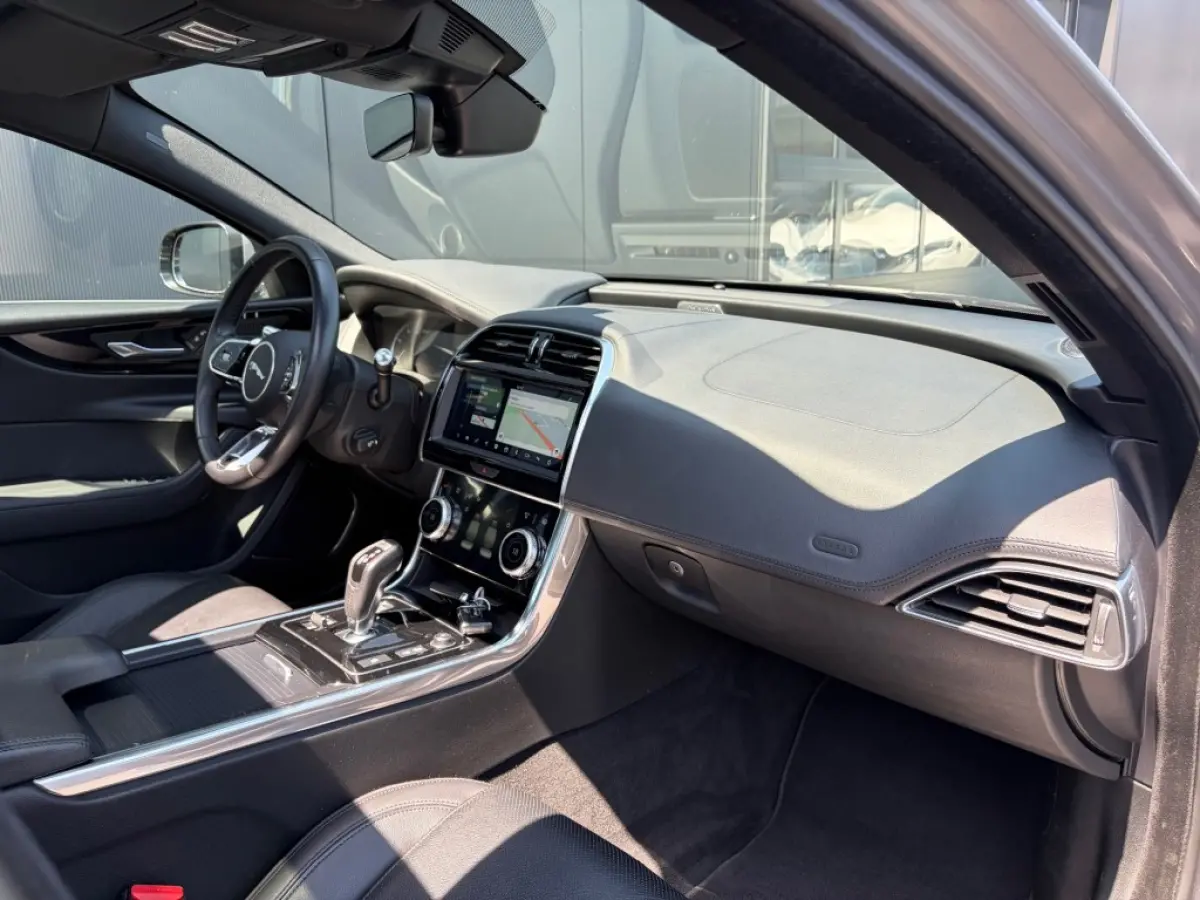 2.0 P250 Aut. Pano Leder Camera LED Carplay Android NL-auto