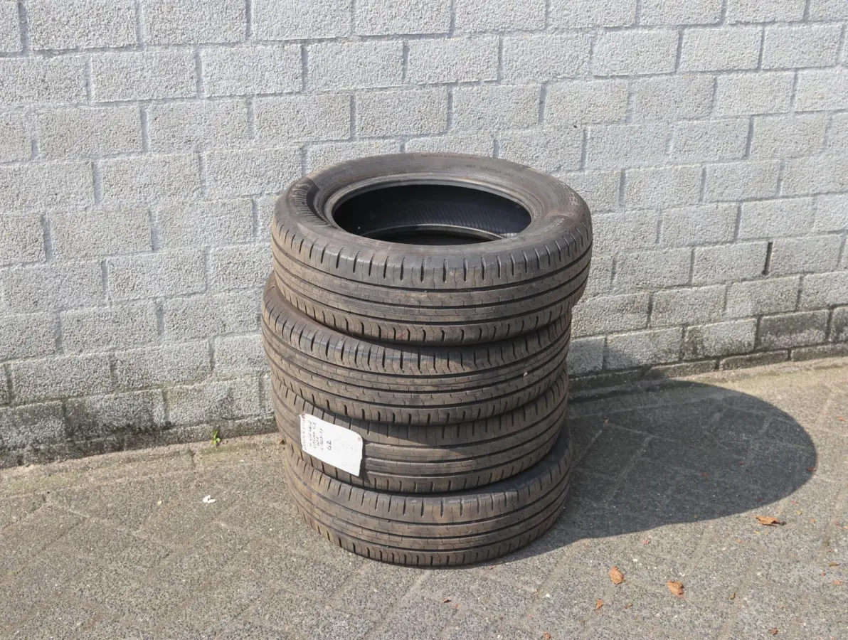 1.0 VTi Feel | Airco | Bluetooth | Centrale deurvergrendeling | Lederen stuurwiel | Chrome pakket