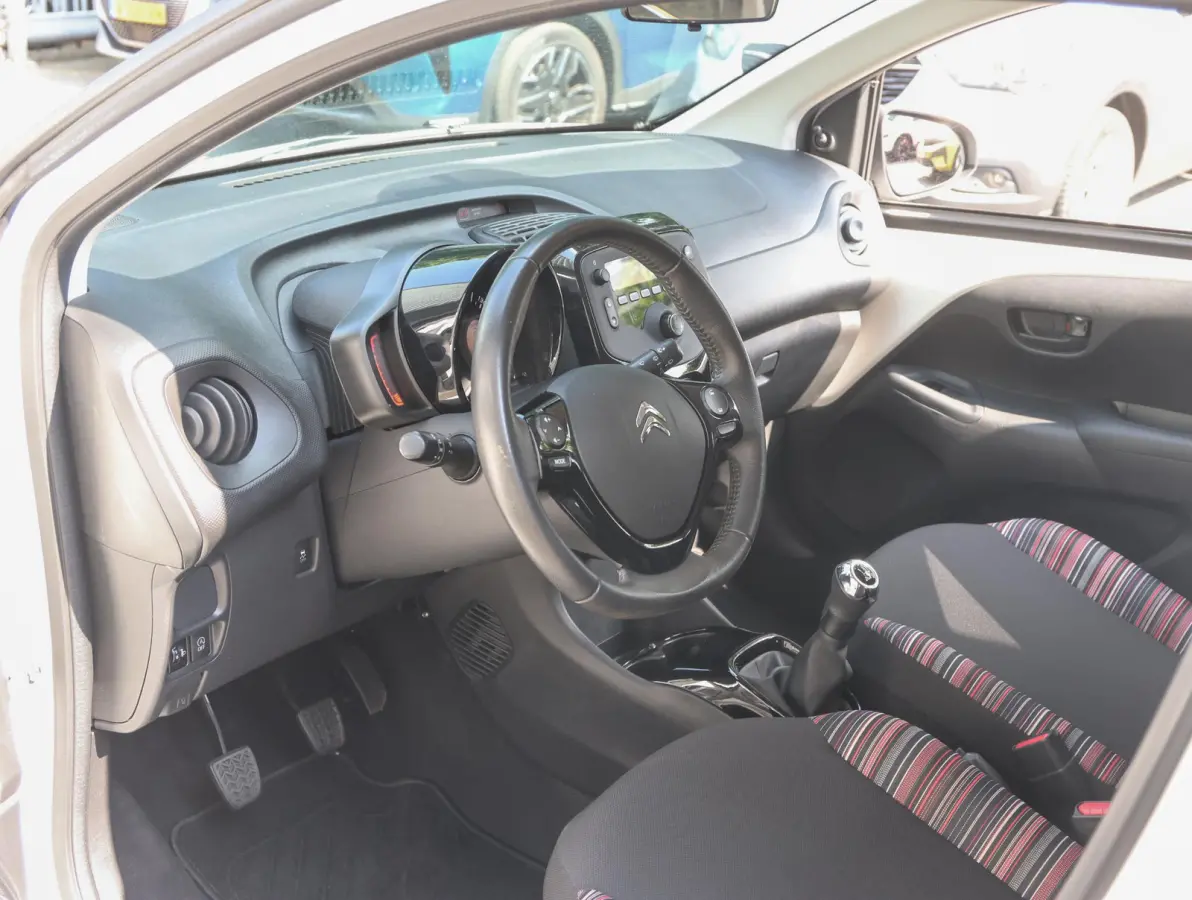 1.0 VTi Feel | Airco | Bluetooth | Centrale deurvergrendeling | Lederen stuurwiel | Chrome pakket
