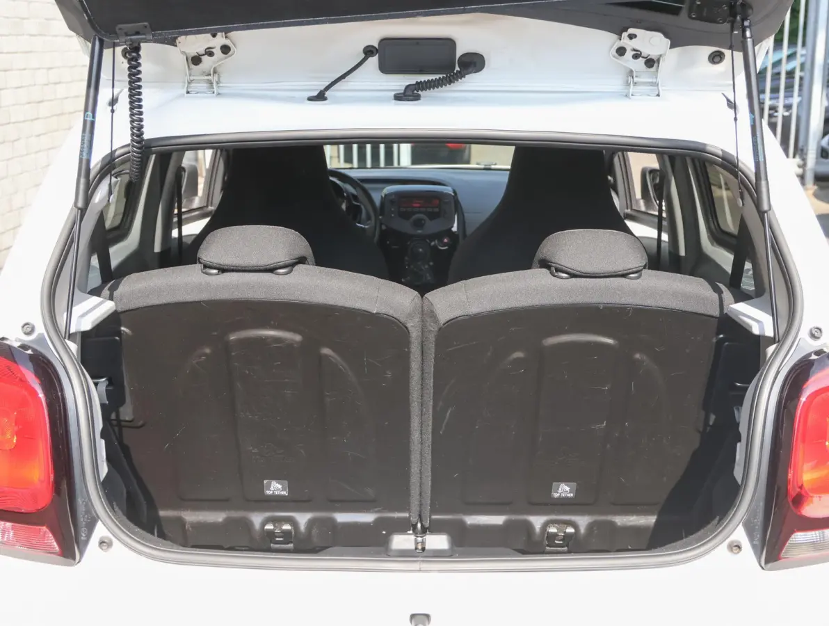 1.0 VTi Feel | Airco | Bluetooth | Centrale deurvergrendeling | Lederen stuurwiel | Chrome pakket