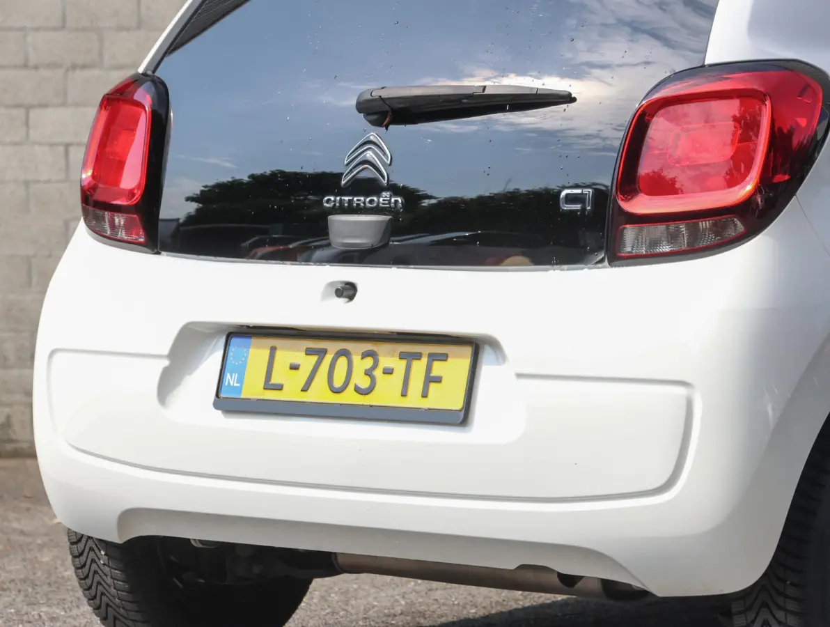 1.0 VTi Feel | Airco | Bluetooth | Centrale deurvergrendeling | Lederen stuurwiel | Chrome pakket