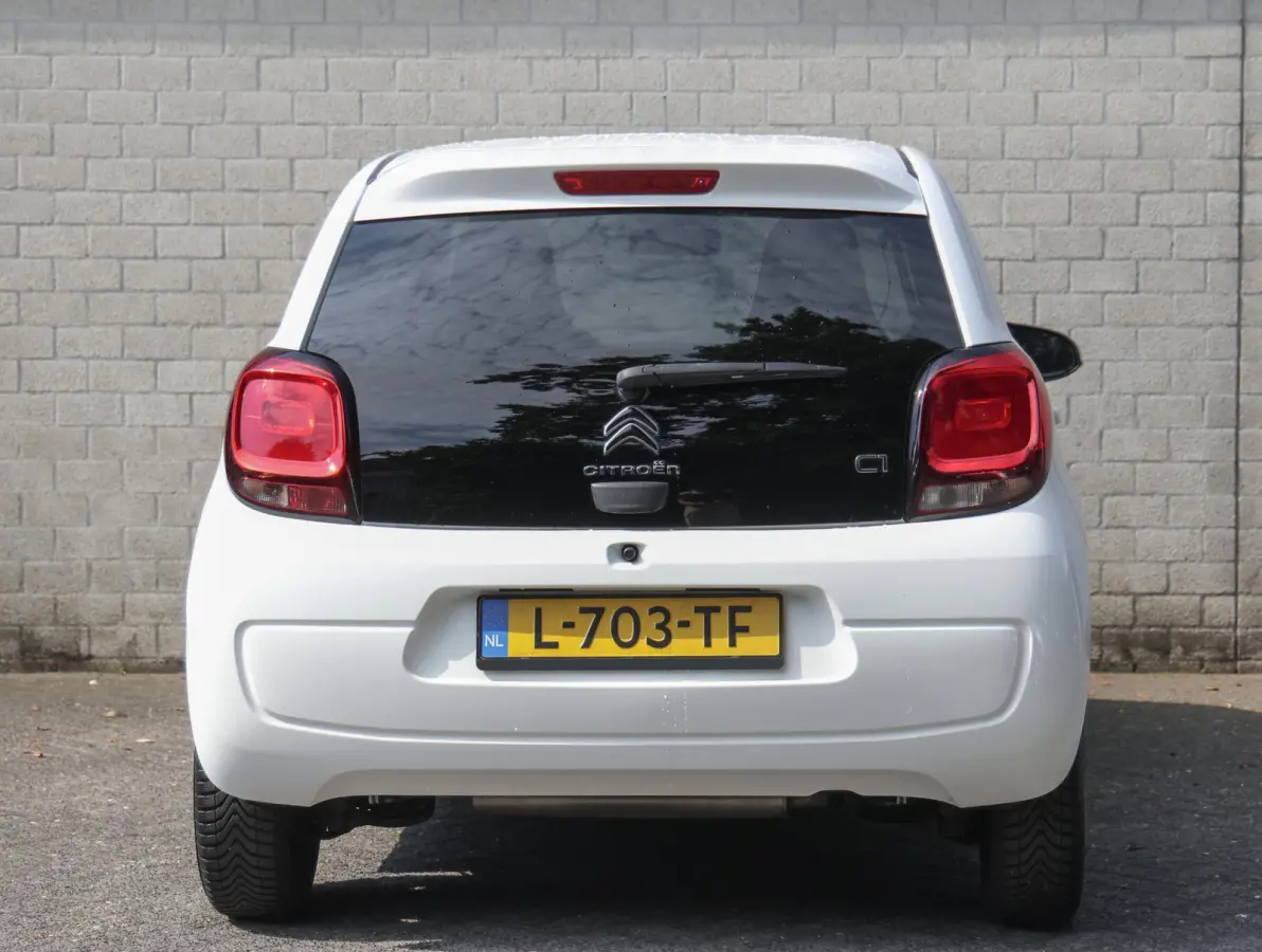 1.0 VTi Feel | Airco | Bluetooth | Centrale deurvergrendeling | Lederen stuurwiel | Chrome pakket