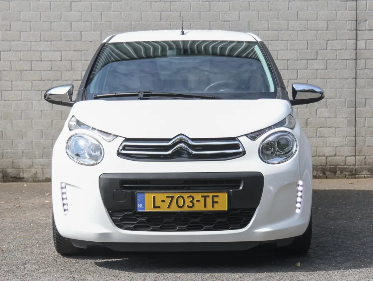 1.0 VTi Feel | Airco | Bluetooth | Centrale deurvergrendeling | Lederen stuurwiel | Chrome pakket
