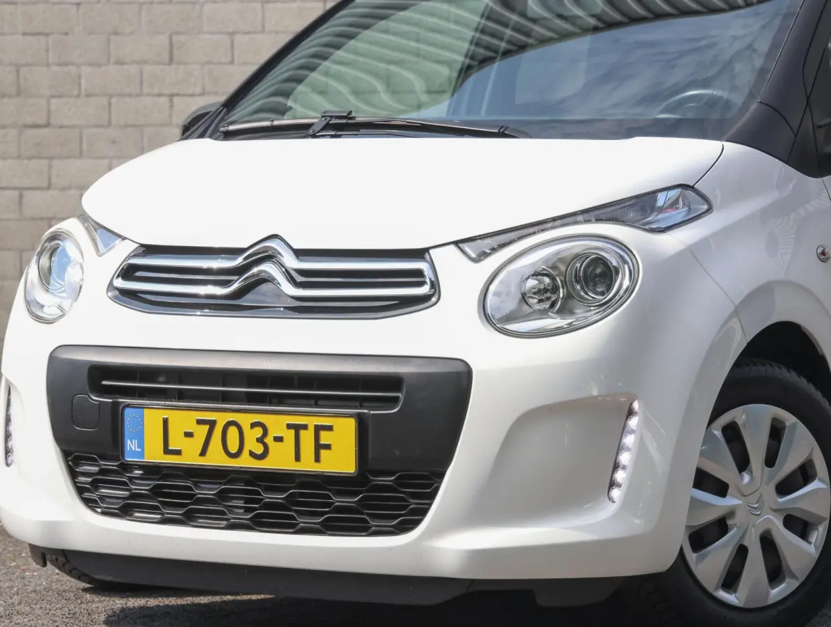 1.0 VTi Feel | Airco | Bluetooth | Centrale deurvergrendeling | Lederen stuurwiel | Chrome pakket
