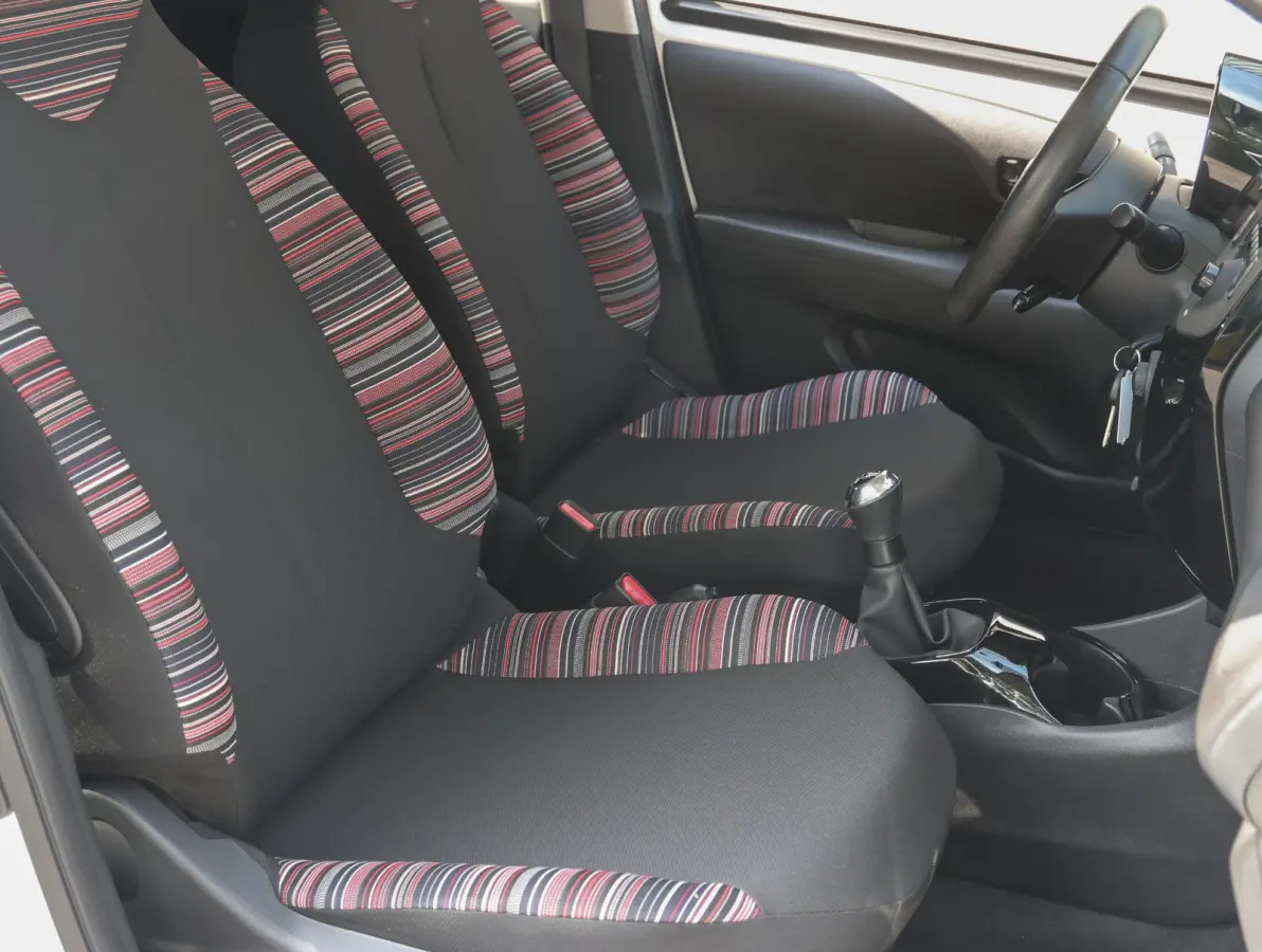 1.0 VTi Feel | Airco | Bluetooth | Centrale deurvergrendeling | Lederen stuurwiel | Chrome pakket