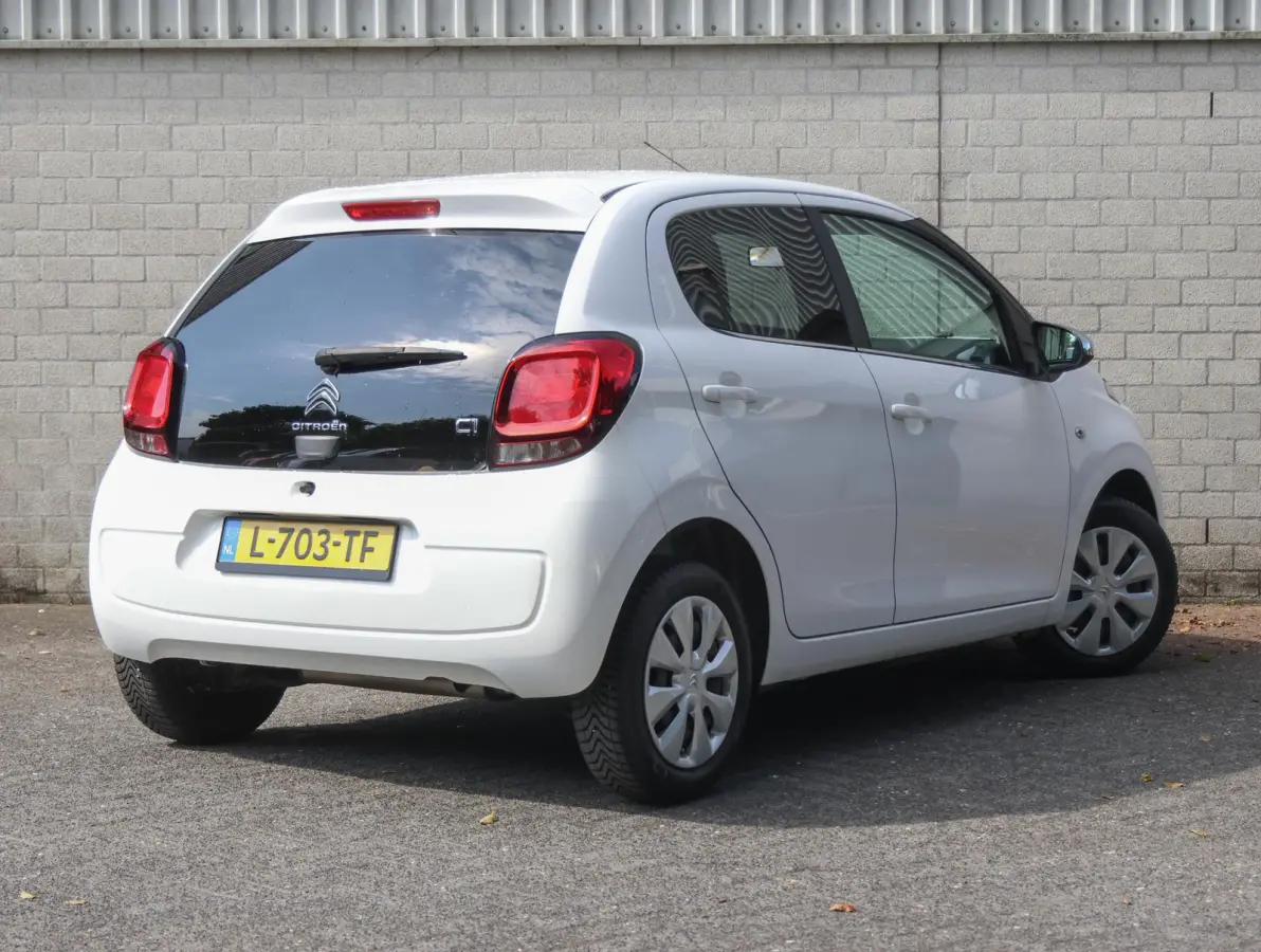 1.0 VTi Feel | Airco | Bluetooth | Centrale deurvergrendeling | Lederen stuurwiel | Chrome pakket