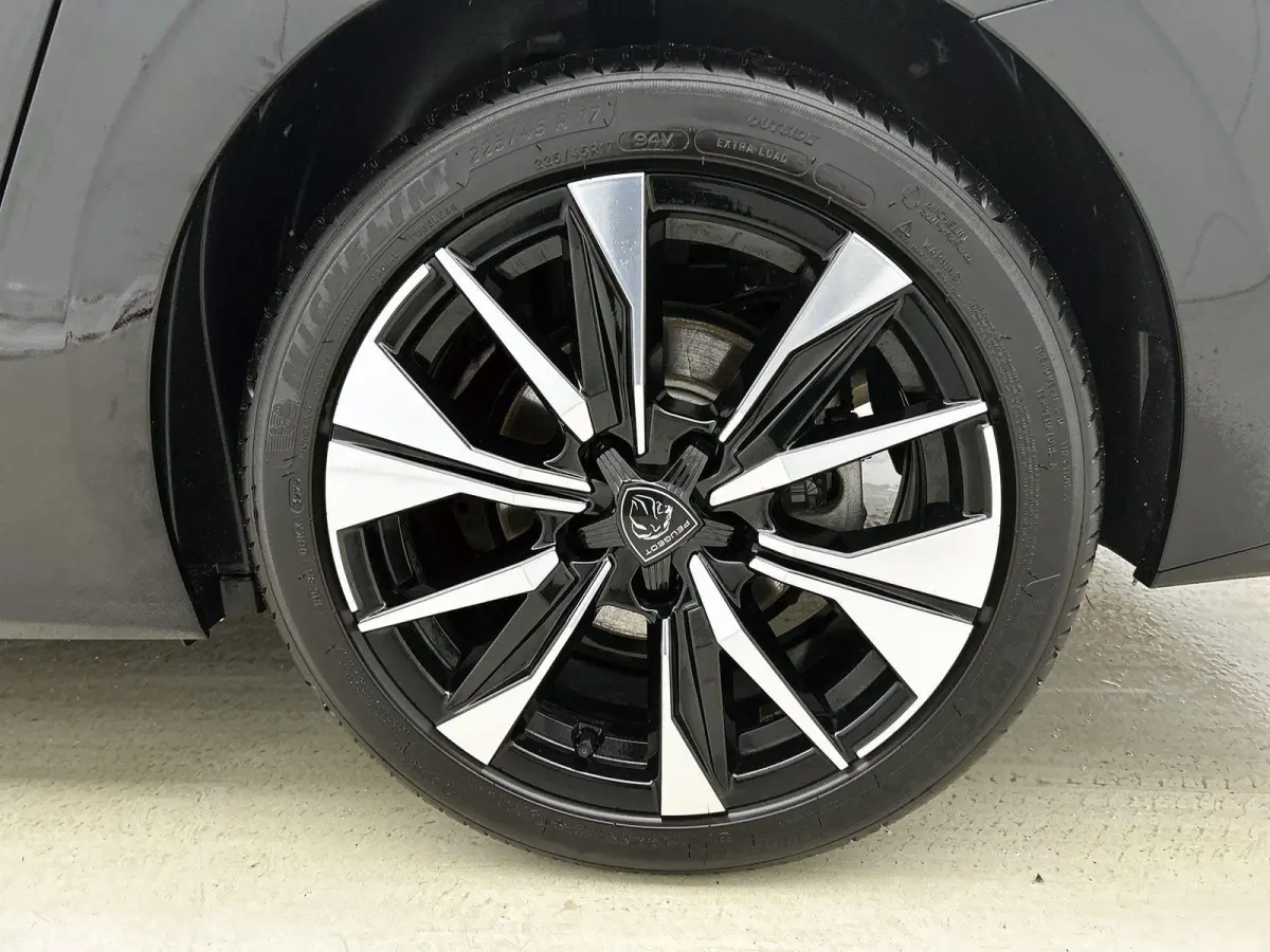 1.2 Hybrid 145 e-DCS6 Allure | Navigatie | 360 °C Camera | Dodehoekwaarschuwing | Apple Carplay/Android Auto | Climate Control |