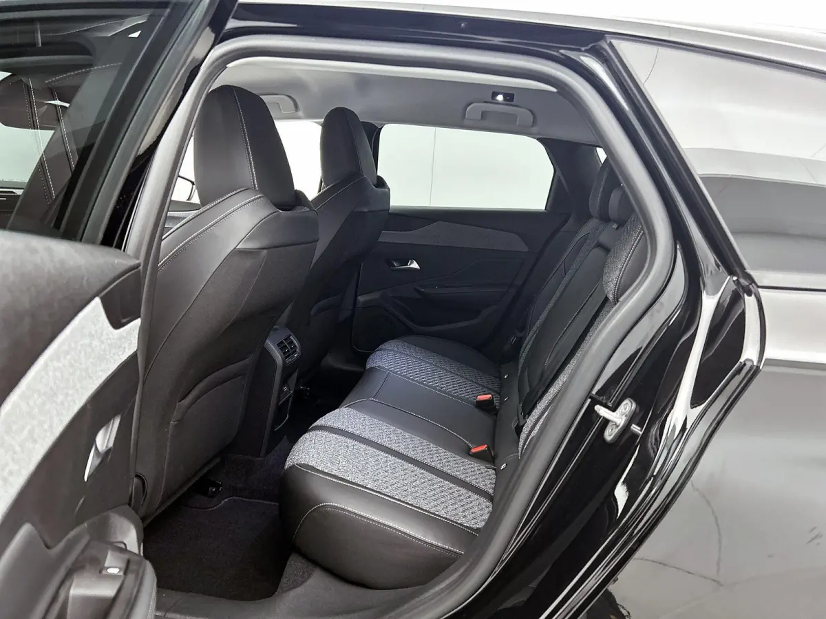 1.2 Hybrid 145 e-DCS6 Allure | Navigatie | 360 °C Camera | Dodehoekwaarschuwing | Apple Carplay/Android Auto | Climate Control |