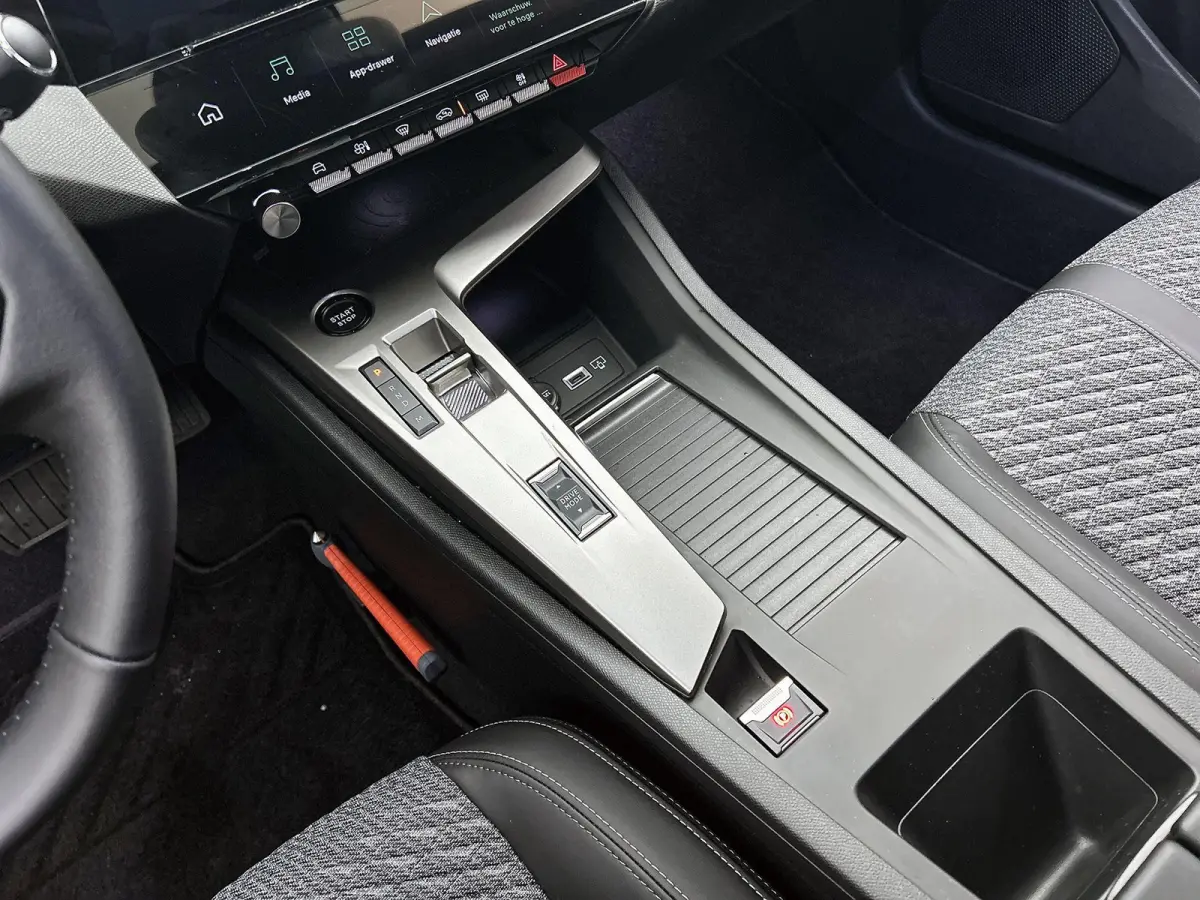 1.2 Hybrid 145 e-DCS6 Allure | Navigatie | 360 °C Camera | Dodehoekwaarschuwing | Apple Carplay/Android Auto | Climate Control |