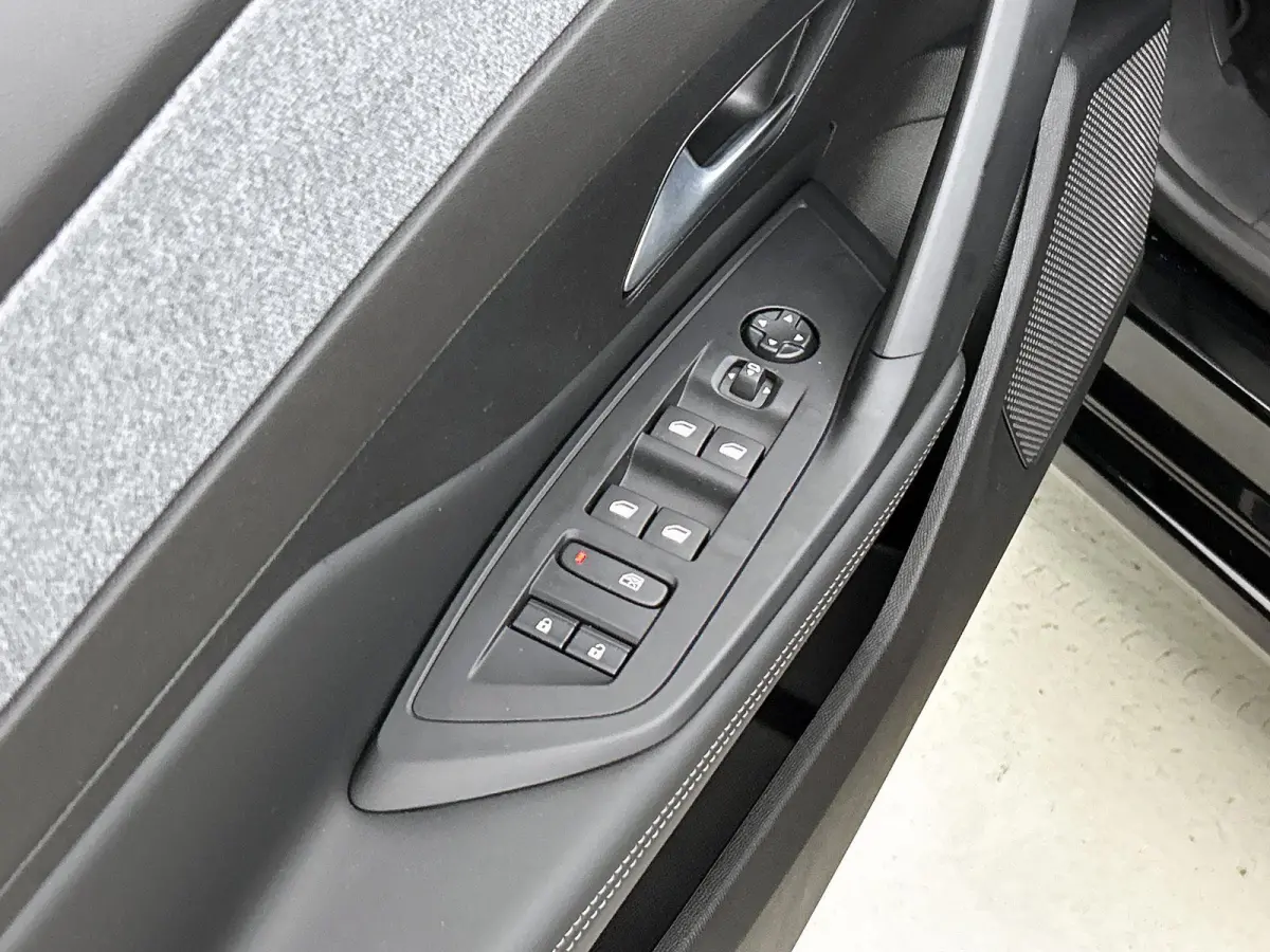 1.2 Hybrid 145 e-DCS6 Allure | Navigatie | 360 °C Camera | Dodehoekwaarschuwing | Apple Carplay/Android Auto | Climate Control |