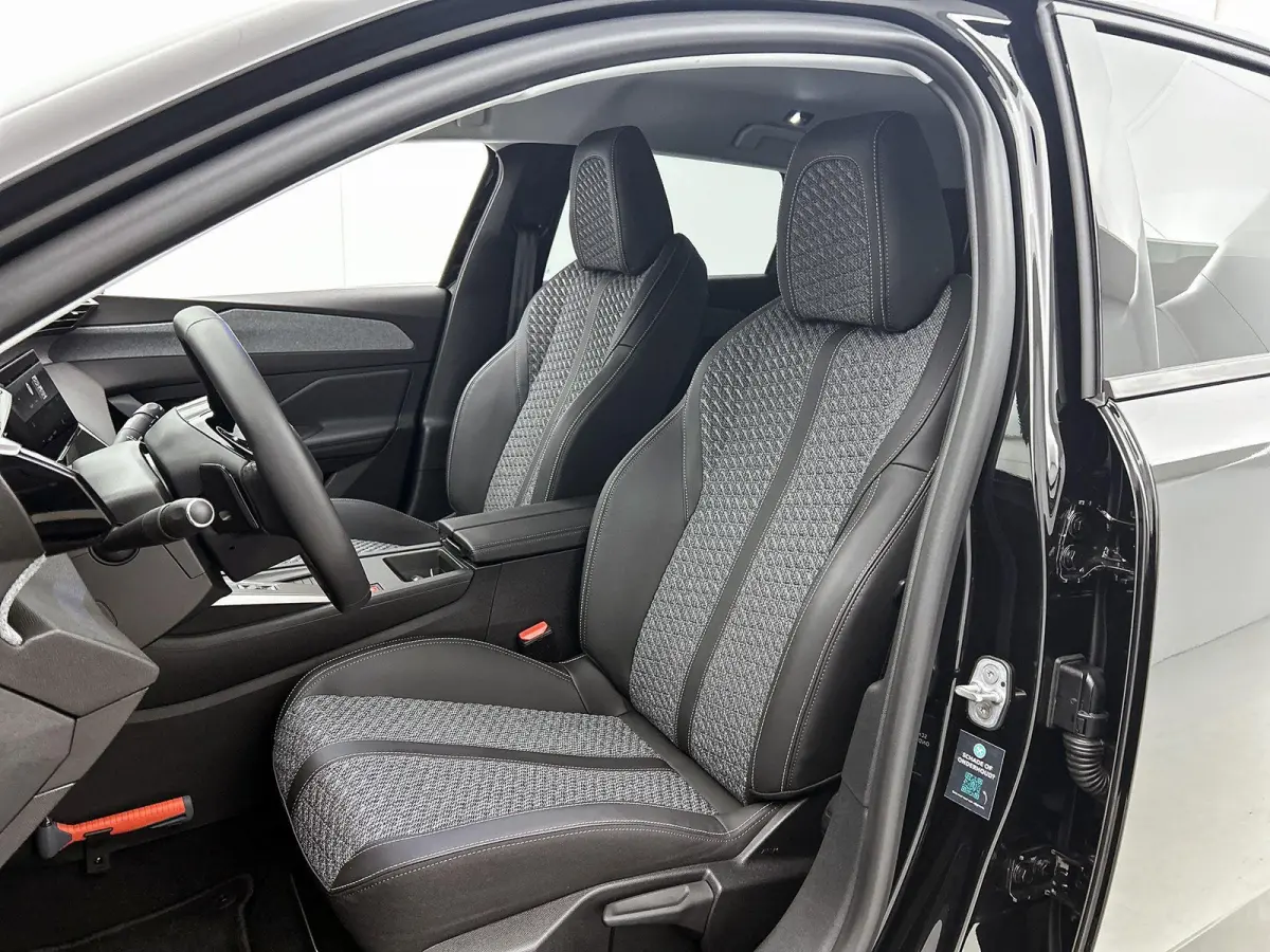 1.2 Hybrid 145 e-DCS6 Allure | Navigatie | 360 °C Camera | Dodehoekwaarschuwing | Apple Carplay/Android Auto | Climate Control |