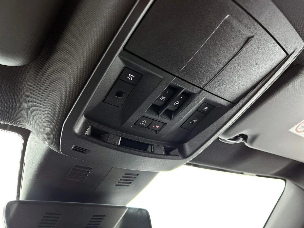 Launch Edition 325 Dual Motor 73 kWh | Accu 99% | Lederen Bekleding | Panoramisch Schuifdak | Navigatie | Handsfree Kofferklep | Stoel/stuurverwarming |