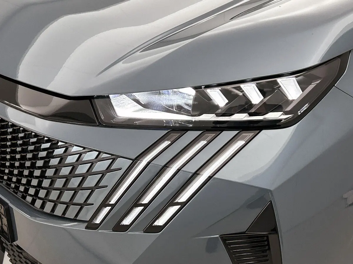 Launch Edition 325 Dual Motor 73 kWh | Accu 99% | Lederen Bekleding | Panoramisch Schuifdak | Navigatie | Handsfree Kofferklep | Stoel/stuurverwarming |