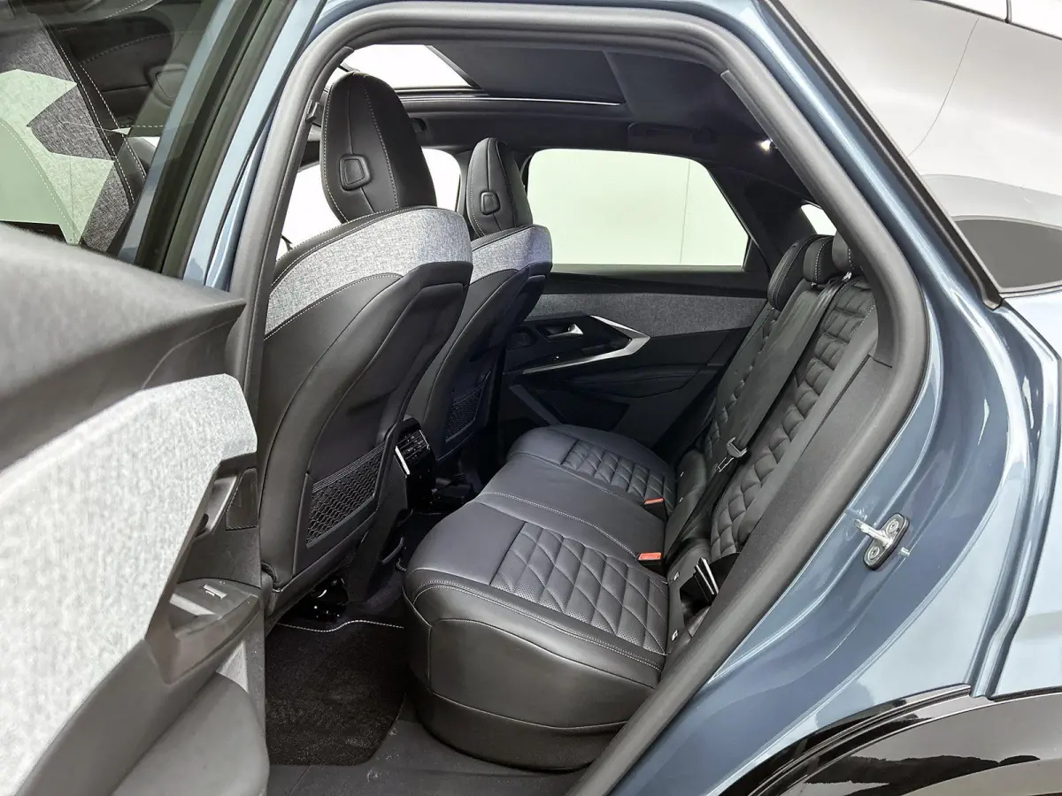 Launch Edition 325 Dual Motor 73 kWh | Accu 99% | Lederen Bekleding | Panoramisch Schuifdak | Navigatie | Handsfree Kofferklep | Stoel/stuurverwarming |