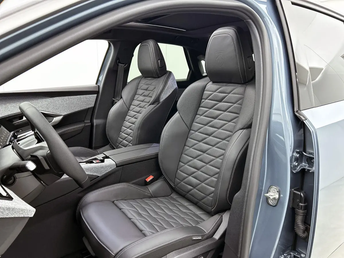Launch Edition 325 Dual Motor 73 kWh | Accu 99% | Lederen Bekleding | Panoramisch Schuifdak | Navigatie | Handsfree Kofferklep | Stoel/stuurverwarming |