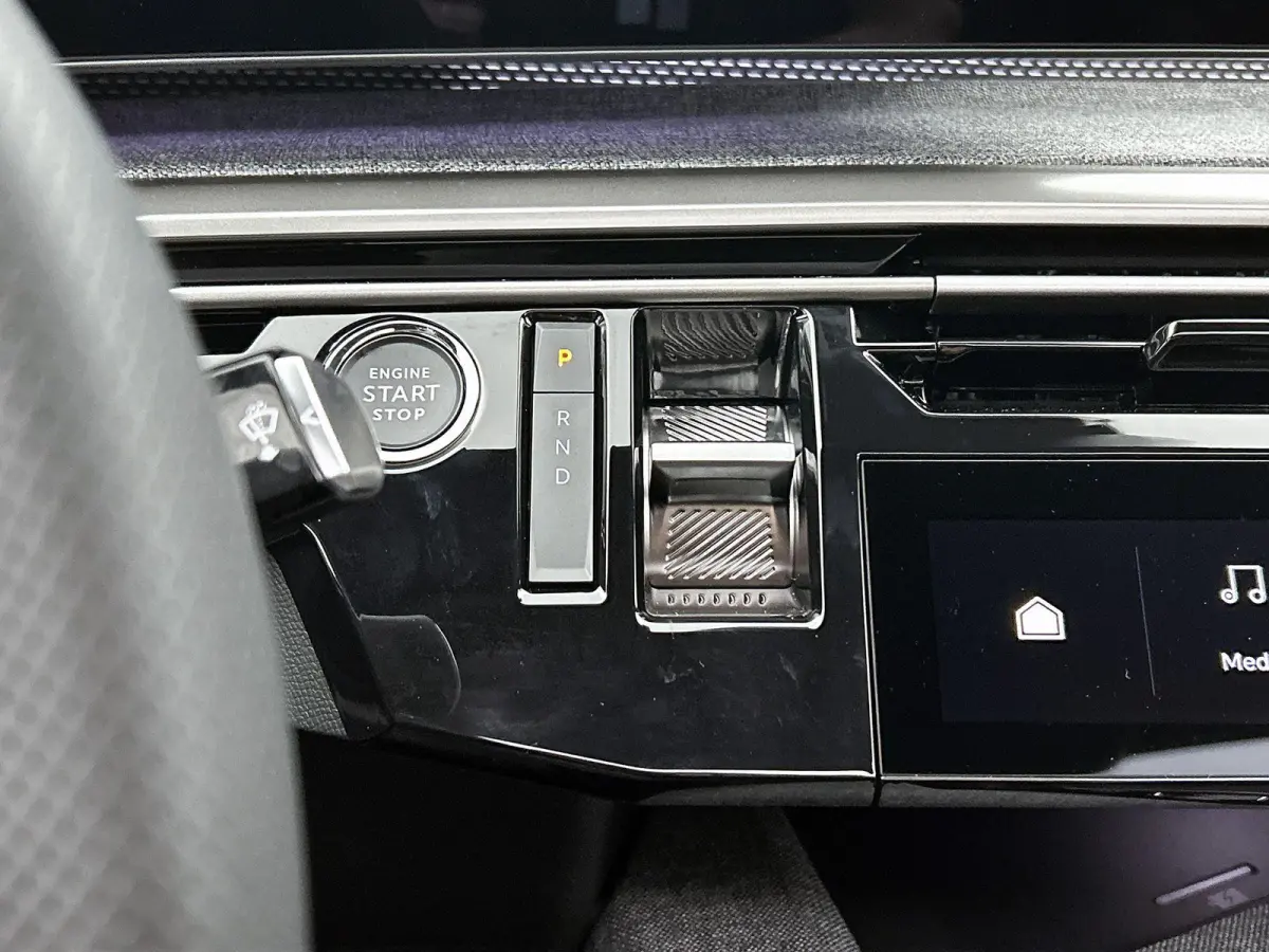 Launch Edition 325 Dual Motor 73 kWh | Accu 99% | Lederen Bekleding | Panoramisch Schuifdak | Navigatie | Handsfree Kofferklep | Stoel/stuurverwarming |