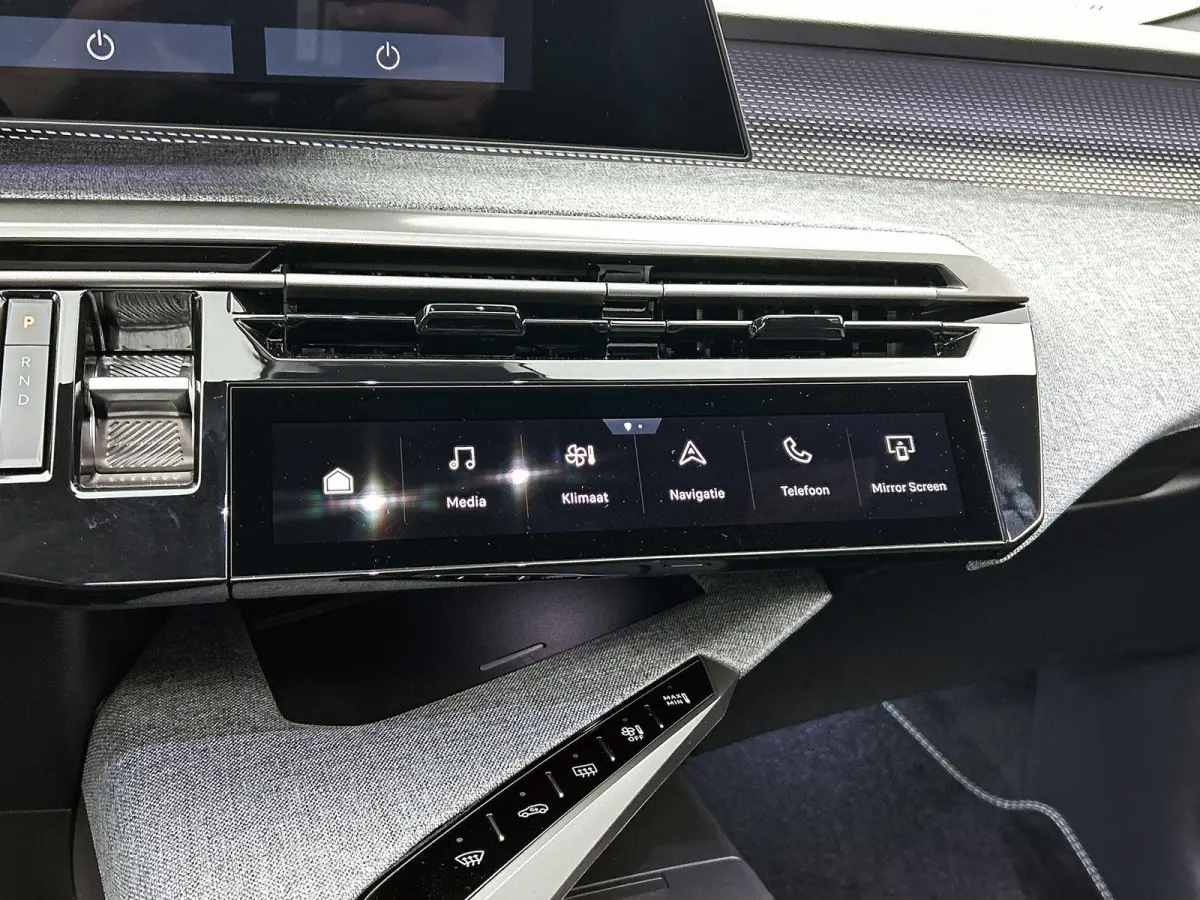 Launch Edition 325 Dual Motor 73 kWh | Accu 99% | Lederen Bekleding | Panoramisch Schuifdak | Navigatie | Handsfree Kofferklep | Stoel/stuurverwarming |