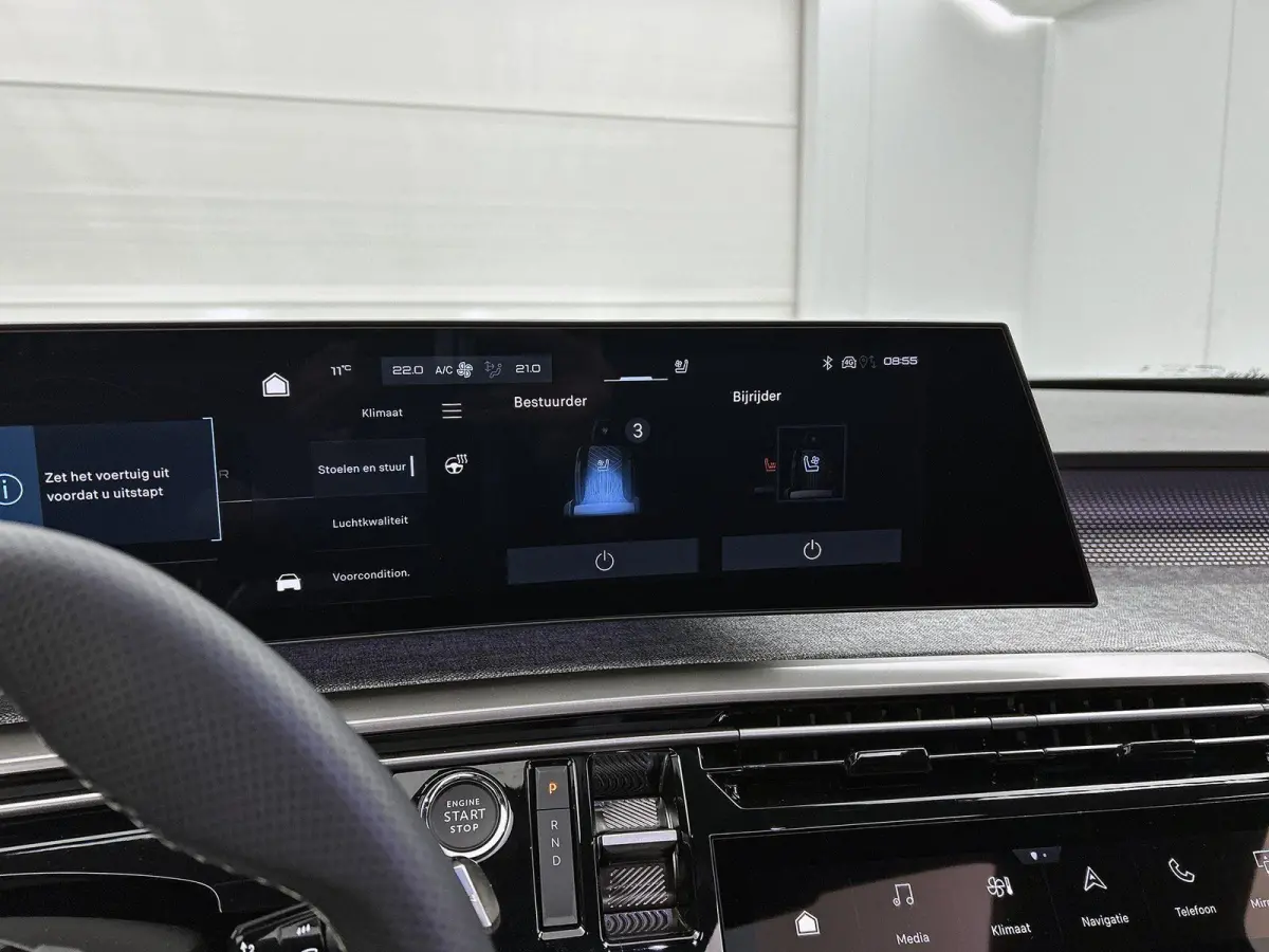 Launch Edition 325 Dual Motor 73 kWh | Accu 99% | Lederen Bekleding | Panoramisch Schuifdak | Navigatie | Handsfree Kofferklep | Stoel/stuurverwarming |