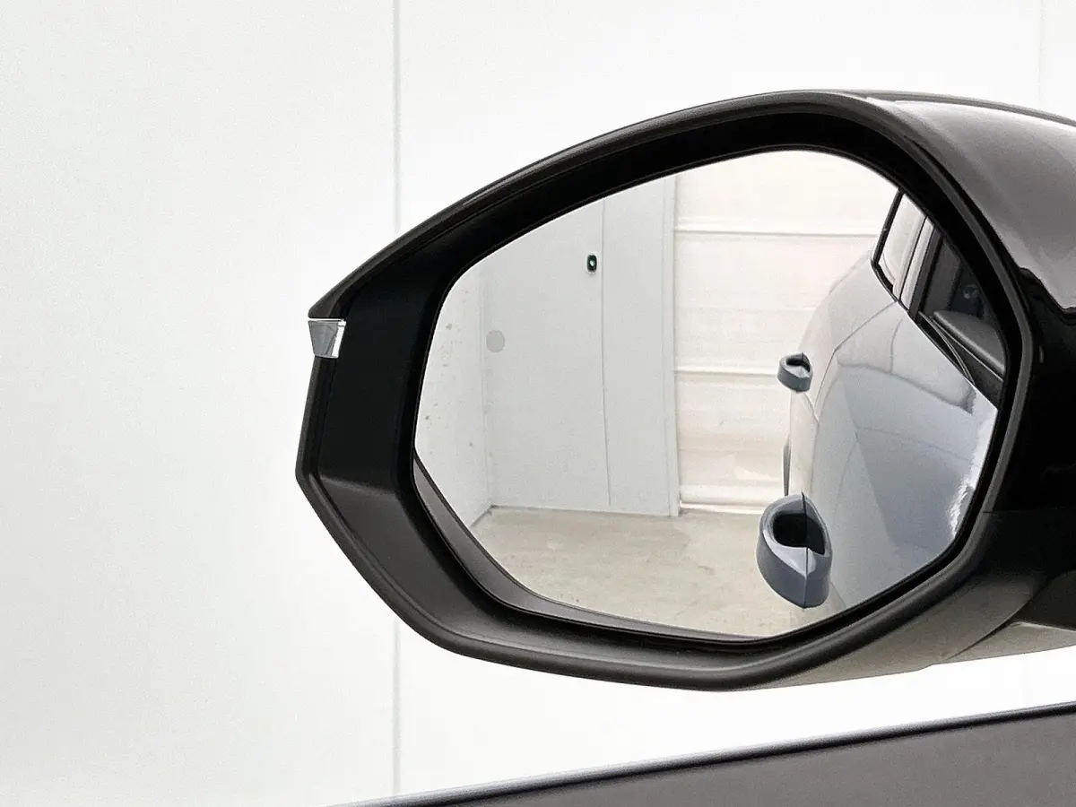 Launch Edition 325 Dual Motor 73 kWh | Accu 99% | Lederen Bekleding | Panoramisch Schuifdak | Navigatie | Handsfree Kofferklep | Stoel/stuurverwarming |