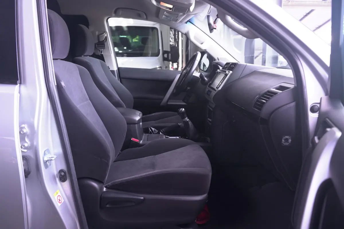 2.8 D-4D-F 177 pk 5 Drs Grijs Kenteken 2-Zits 4WD Airco, Cruise Control, Historie aanwezig
