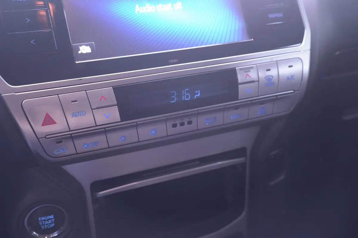 2.8 D-4D-F 177 pk 5 Drs Grijs Kenteken 2-Zits 4WD Airco, Cruise Control, Historie aanwezig