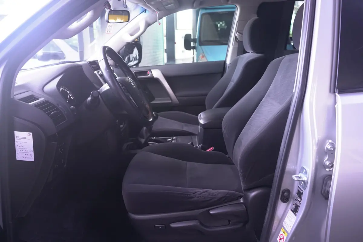 2.8 D-4D-F 177 pk 5 Drs Grijs Kenteken 2-Zits 4WD Airco, Cruise Control, Historie aanwezig
