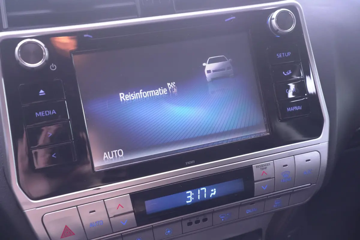 2.8 D-4D-F 177 pk 5 Drs Grijs Kenteken 2-Zits 4WD Airco, Cruise Control, Historie aanwezig