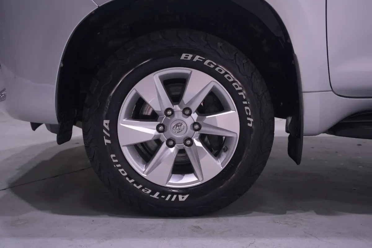 2.8 D-4D-F 177 pk 5 Drs Grijs Kenteken 2-Zits 4WD Airco, Cruise Control, Historie aanwezig