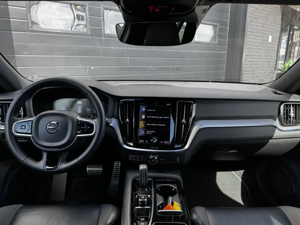 2.0 T6 Recharge 340PK AWD R-Design | Camera | Memory | Stoel & Stuur verw. | €29.900,- incl. BTW