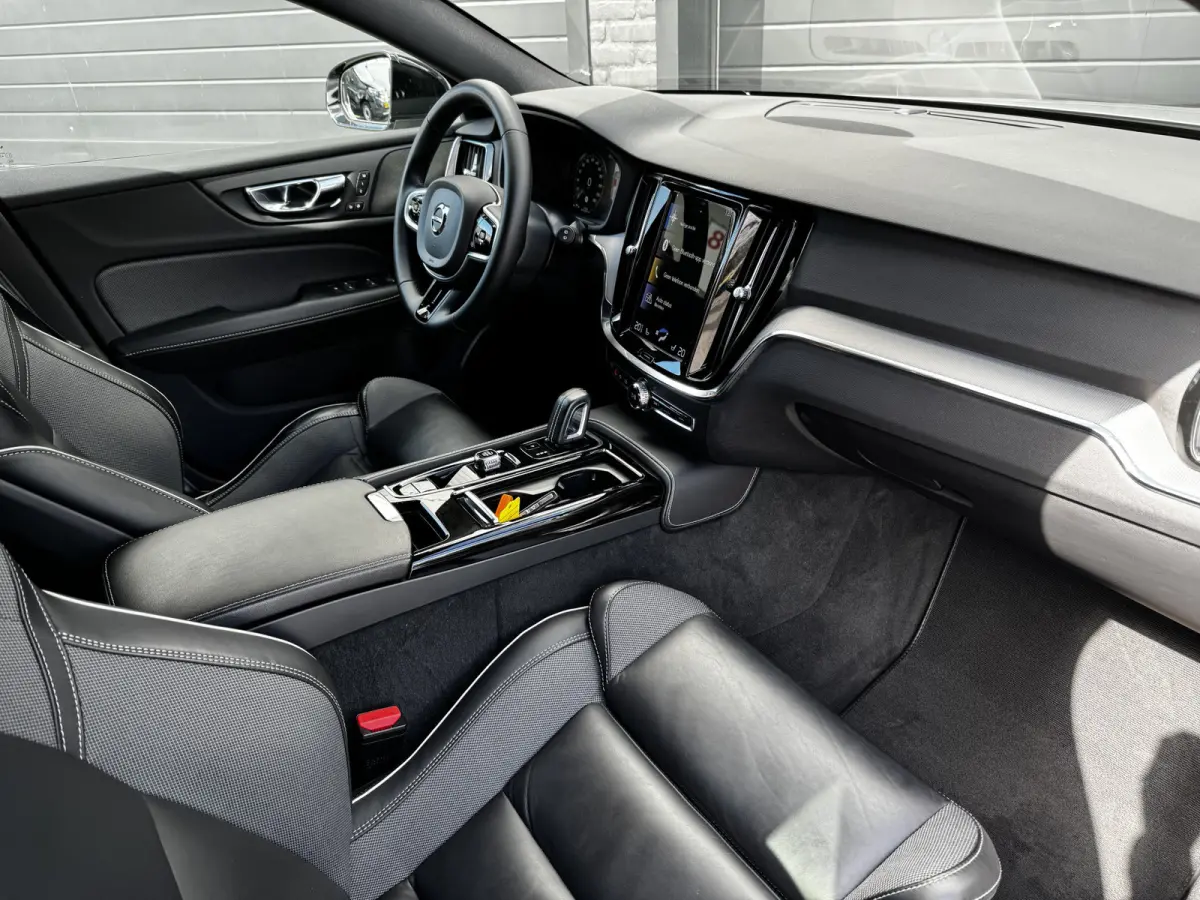 2.0 T6 Recharge 340PK AWD R-Design | Camera | Memory | Stoel & Stuur verw. | €29.900,- incl. BTW