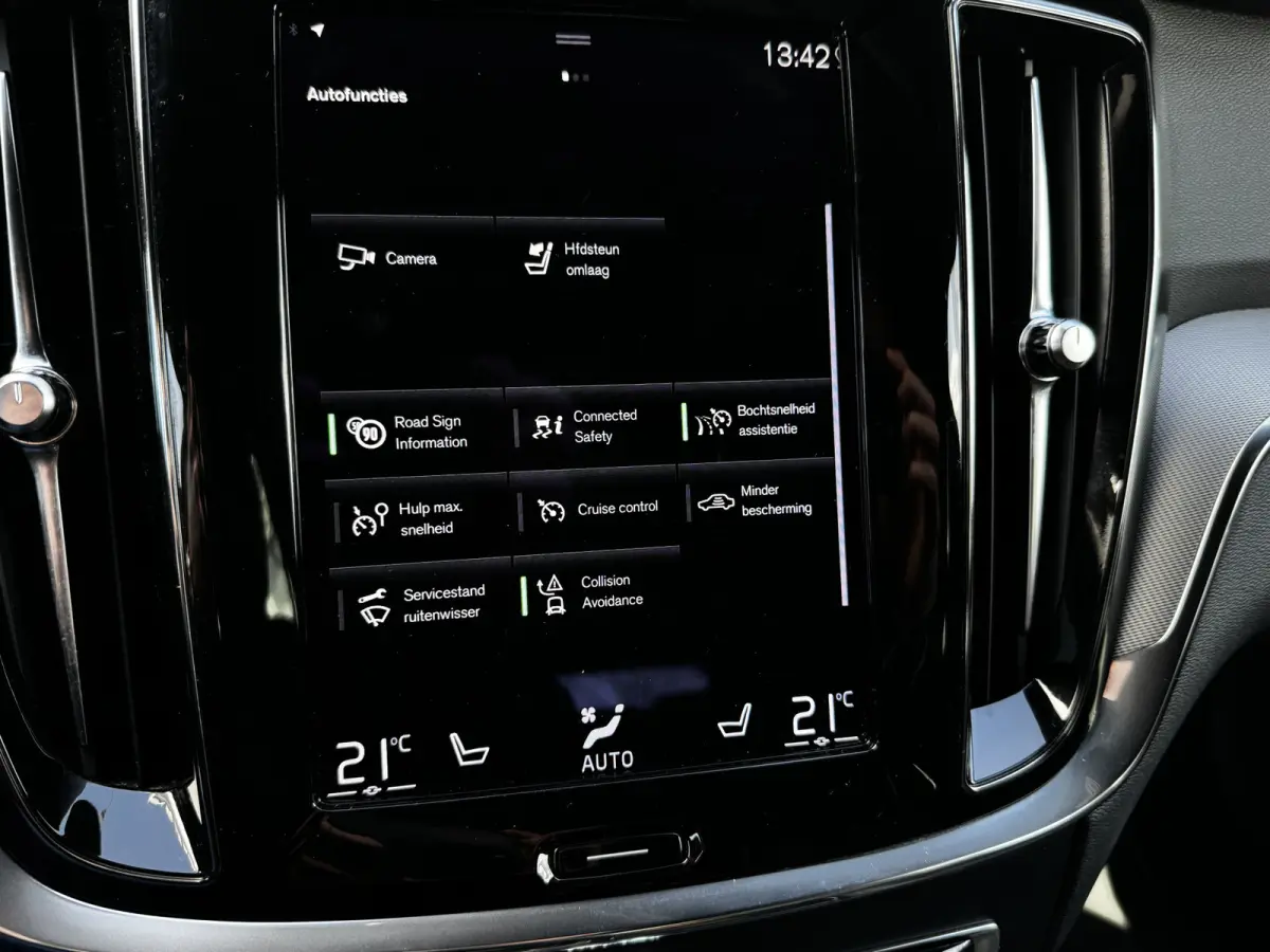 2.0 T6 Recharge 340PK AWD R-Design | Camera | Memory | Stoel & Stuur verw. | €29.900,- incl. BTW