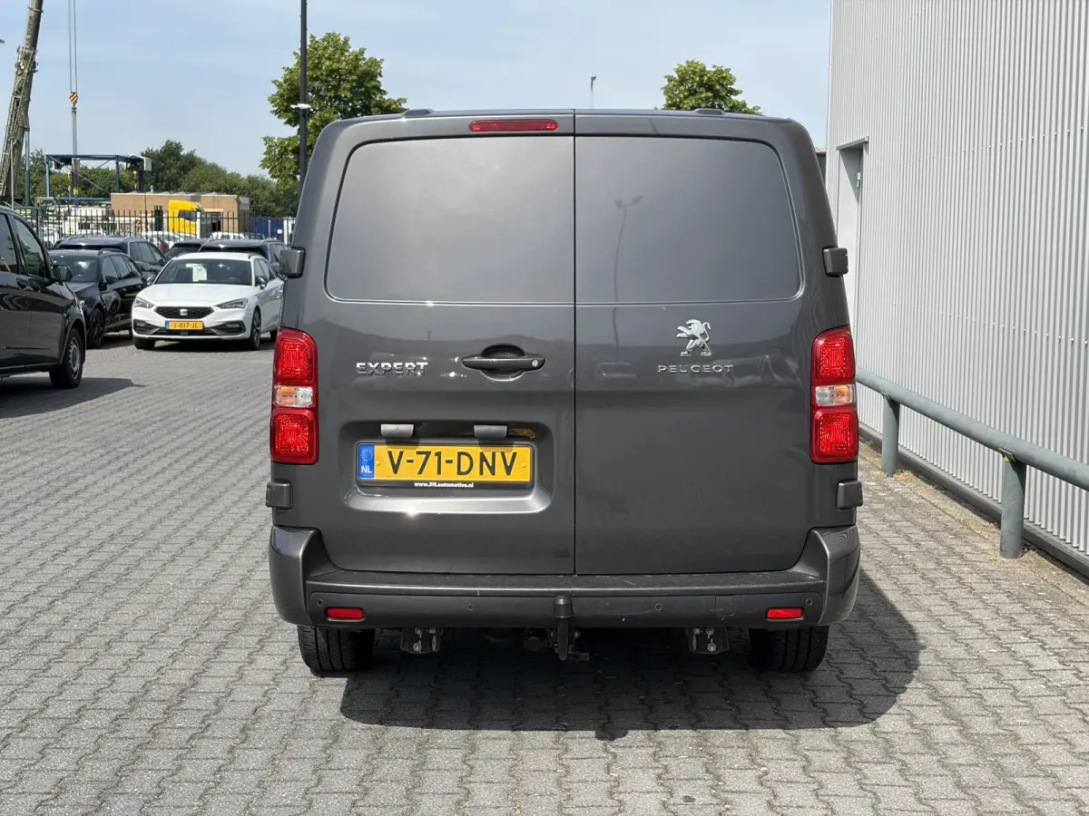 2.0 L3*AUTOM.*NAV*3PERS*CRUISE*INBOUW*A/C*2500KGTR