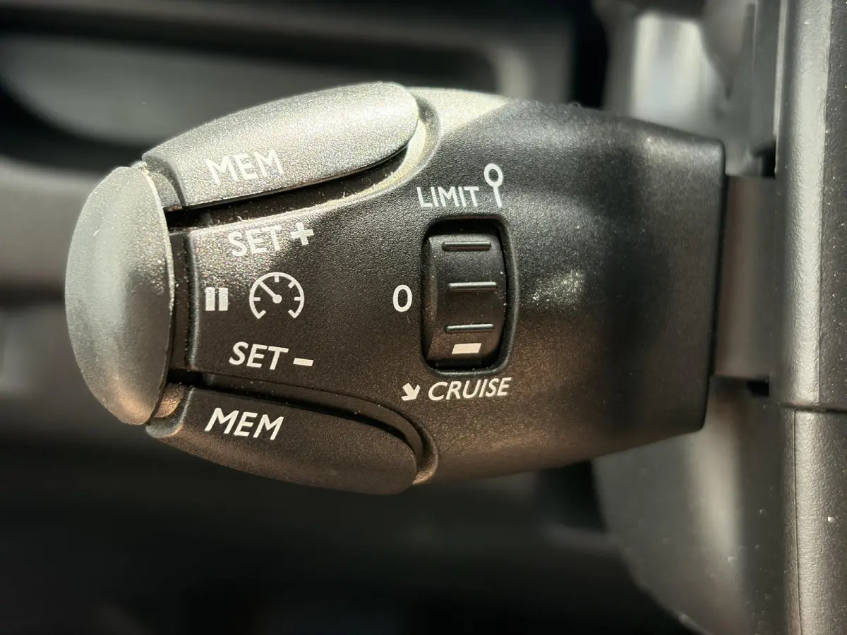 2.0 L3*AUTOM.*NAV*3PERS*CRUISE*INBOUW*A/C*2500KGTR