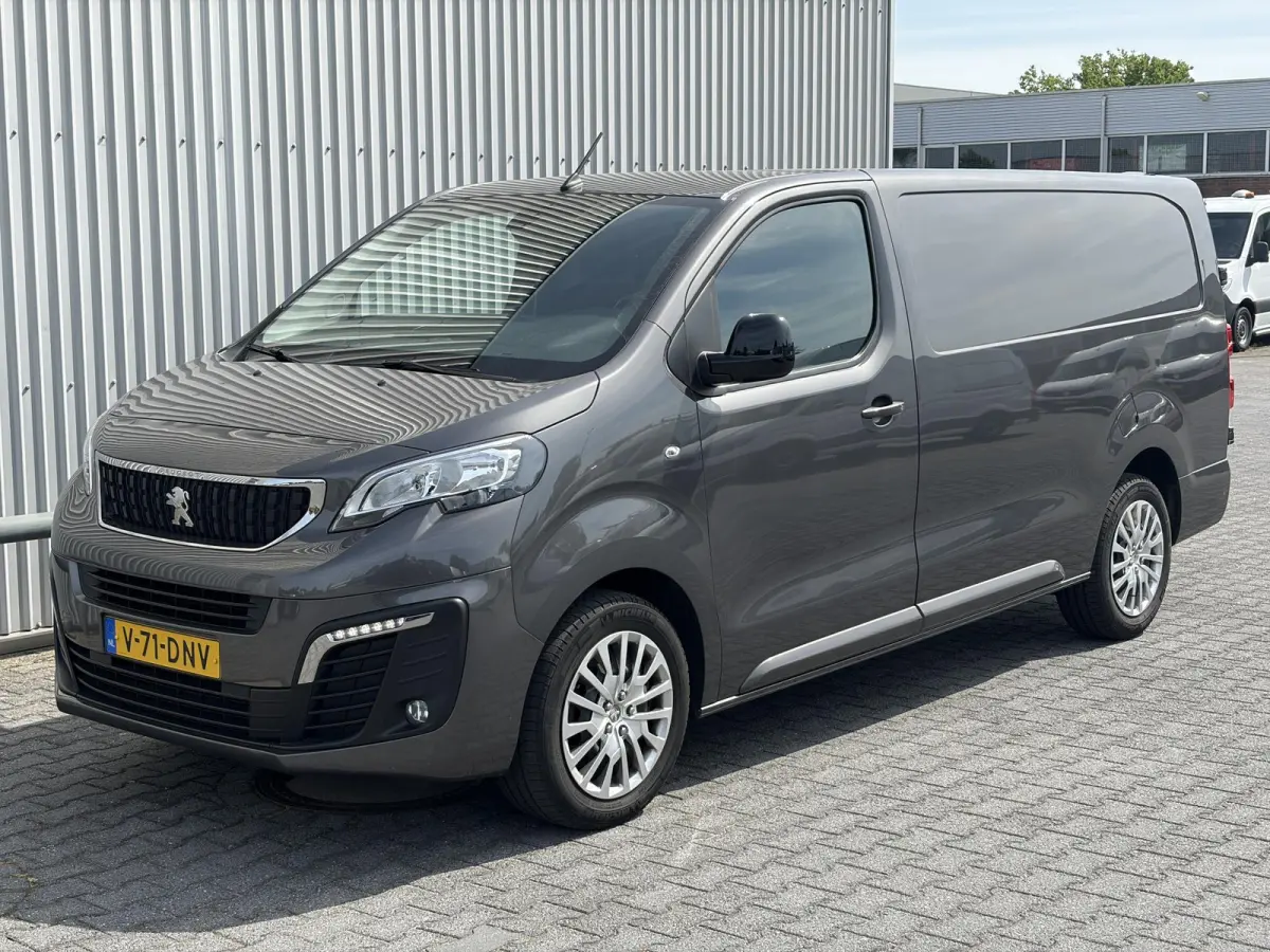 2.0 L3*AUTOM.*NAV*3PERS*CRUISE*INBOUW*A/C*2500KGTR
