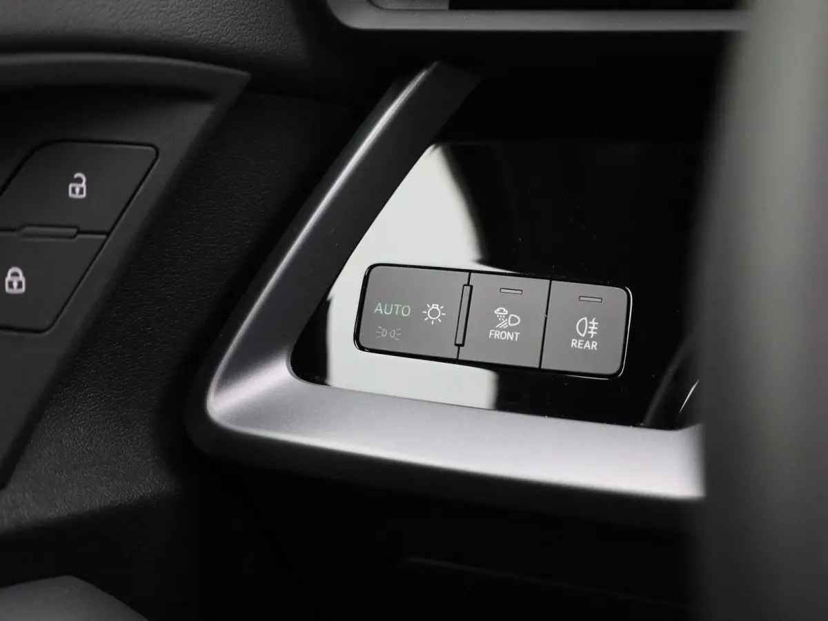 30 TFSI Advanced edition 116 PK | Automaat | Adaptive cruise control | Panoramadak | Camera | Head-up display | Navigatie | SONOS | Autom. airconditioning 3 zones | Stoelverwarming voorin | 