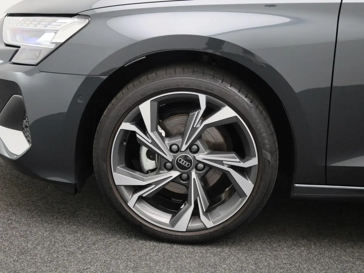 30 TFSI Advanced edition 116 PK | Automaat | Adaptive cruise control | Panoramadak | Camera | Head-up display | Navigatie | SONOS | Autom. airconditioning 3 zones | Stoelverwarming voorin | 