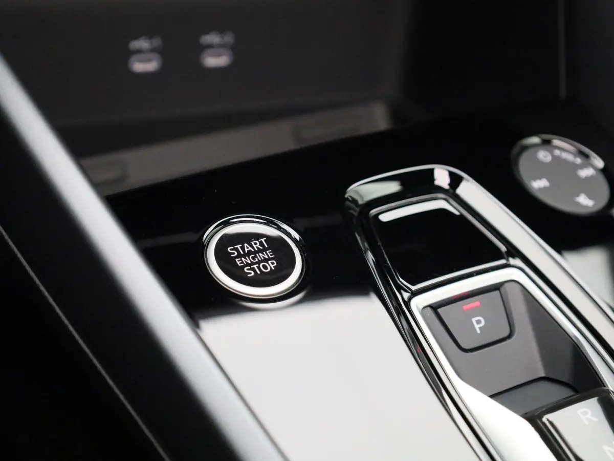 30 TFSI Advanced edition 116 PK | Automaat | Adaptive cruise control | Panoramadak | Camera | Head-up display | Navigatie | SONOS | Autom. airconditioning 3 zones | Stoelverwarming voorin | 
