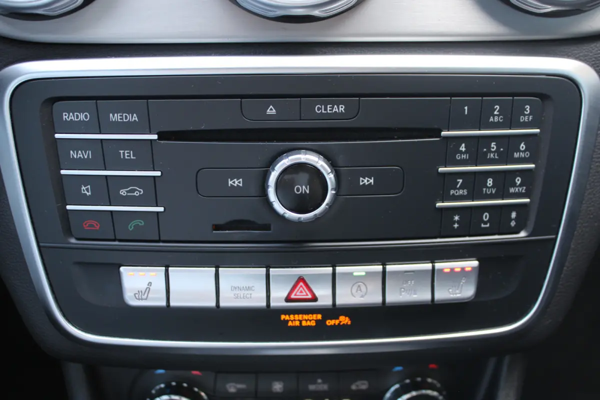 180 AUT7 Business Solution AMG COMAND CAMERA