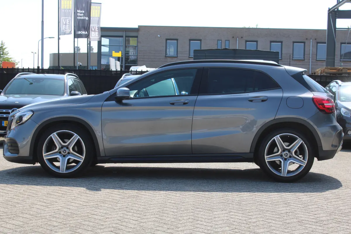 180 AUT7 Business Solution AMG COMAND CAMERA