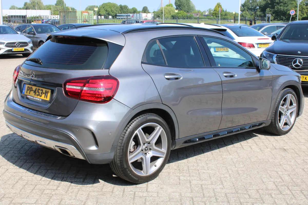 180 AUT7 Business Solution AMG COMAND CAMERA