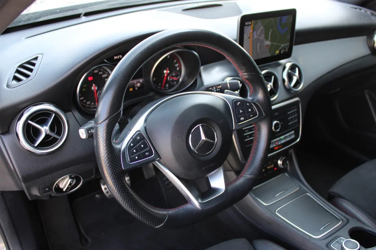 180 AUT7 Business Solution AMG COMAND CAMERA