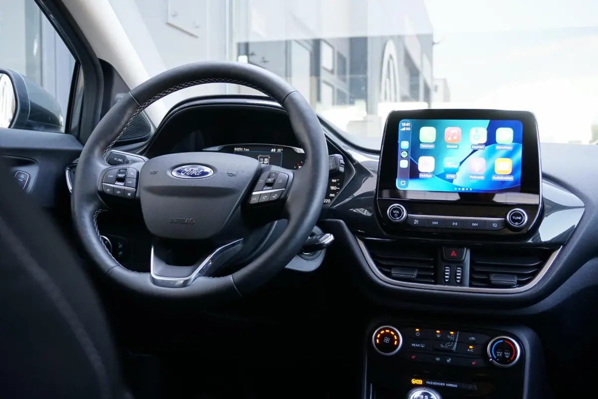 1.0 EcoBoost Titanium *dealer onderhouden* + WINTERPACK / STOELMASSAGE / TREKHAAK