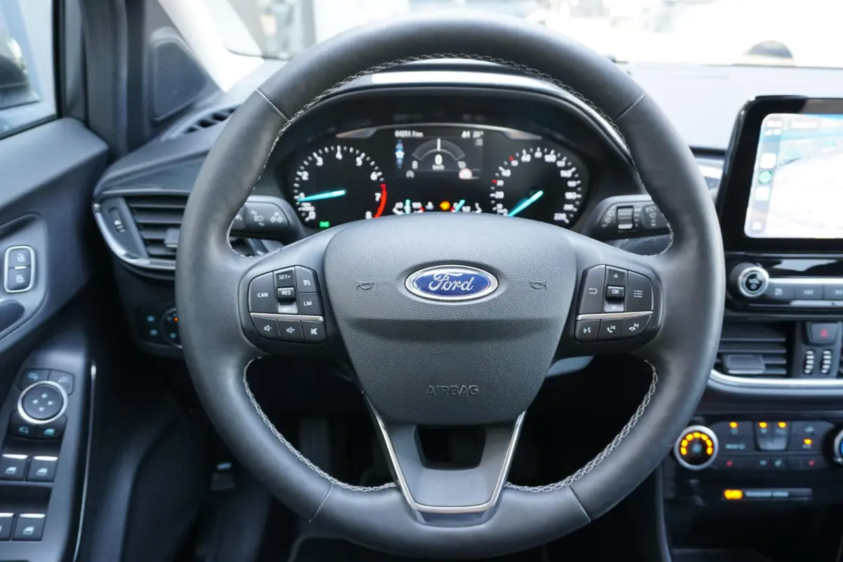 1.0 EcoBoost Titanium *dealer onderhouden* + WINTERPACK / STOELMASSAGE / TREKHAAK