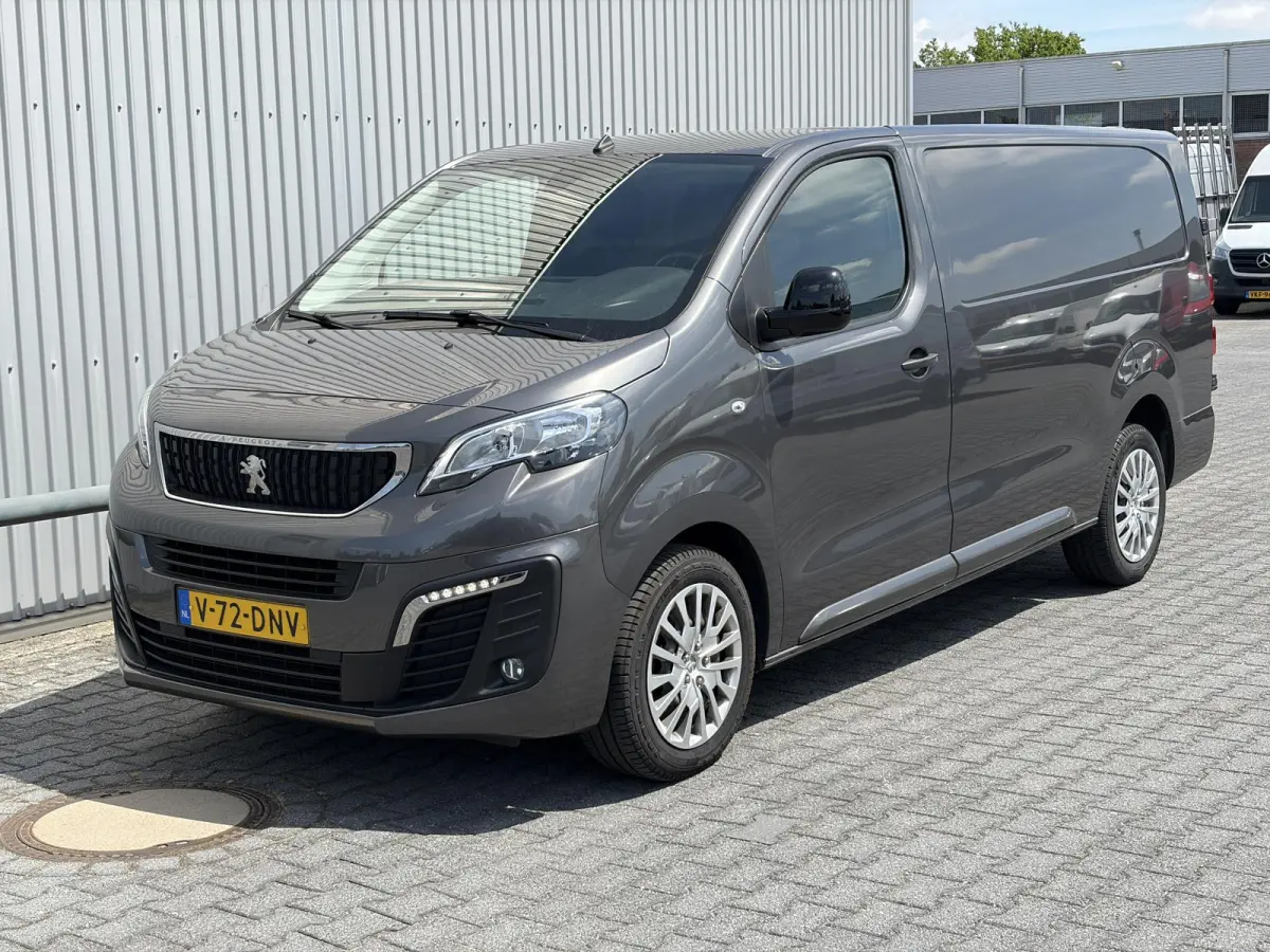 2.0 L3*AUTOM.*NAV*3PERS*CRUISE*HAAK*A/C*2500KGTR.*