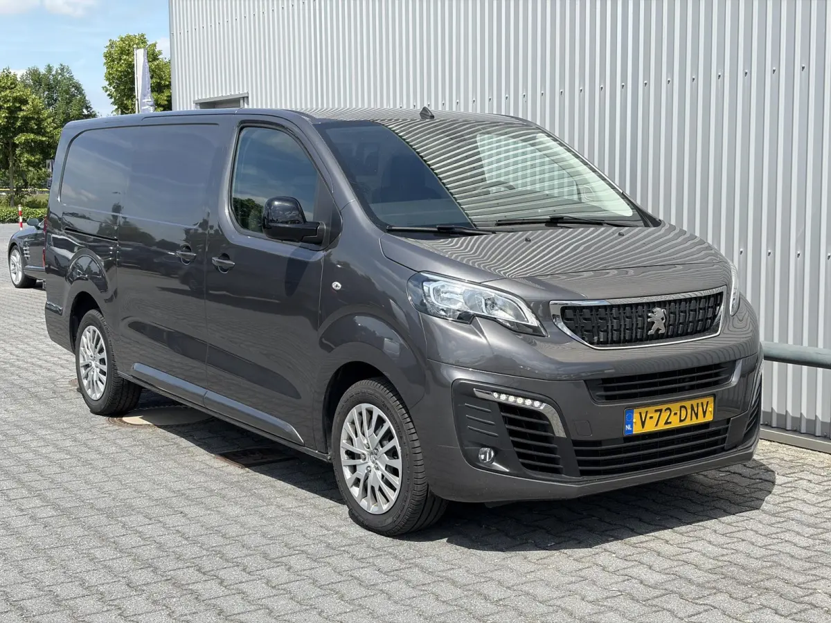 2.0 L3*AUTOM.*NAV*3PERS*CRUISE*HAAK*A/C*2500KGTR.*
