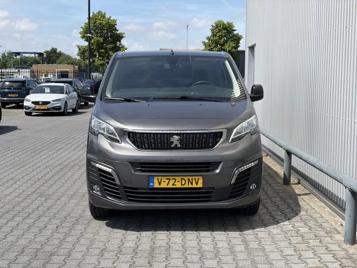 2.0 L3*AUTOM.*NAV*3PERS*CRUISE*HAAK*A/C*2500KGTR.*
