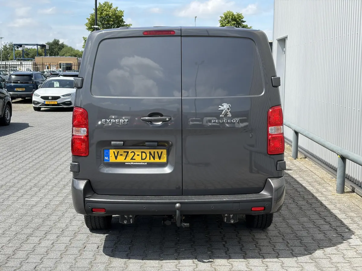 2.0 L3*AUTOM.*NAV*3PERS*CRUISE*HAAK*A/C*2500KGTR.*