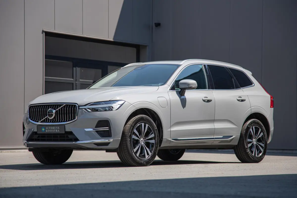 T6 Plug-In Hybrid AWD Core Bright Panorama|Keyless|Google|