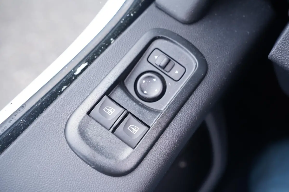 2.3 DCi 163 pk Bakwagen met Laadklep Navi, Airco Apple Carplay, Dakspoiler, Cruise Control, LxBxH 408x205x220 cm