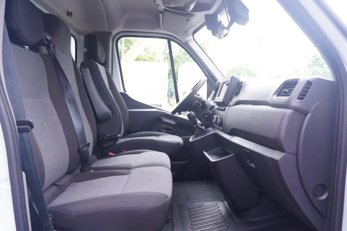 2.3 DCi 163 pk Bakwagen met Laadklep Navi, Airco Apple Carplay, Dakspoiler, Cruise Control, LxBxH 408x205x220 cm